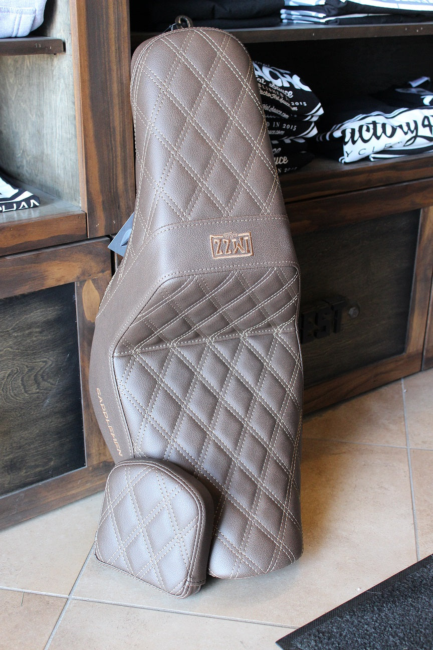 Imzz x Saddlemen Step-Up Seat for M8 Streetbob FXBB/S & Standard FXST