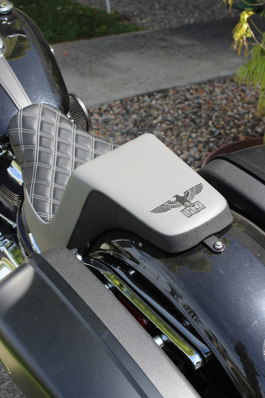 Imzz x Saddlemen Step-Up Seat for M8 FatBob FXFB/FXFBS – Imzz Elite