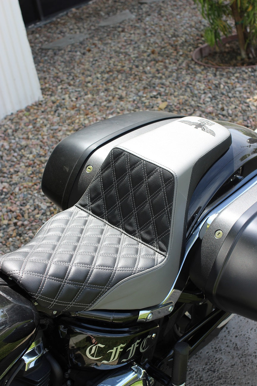 Imzz x Saddlemen Step-Up Seat for M8 FatBob FXFB/FXFBS