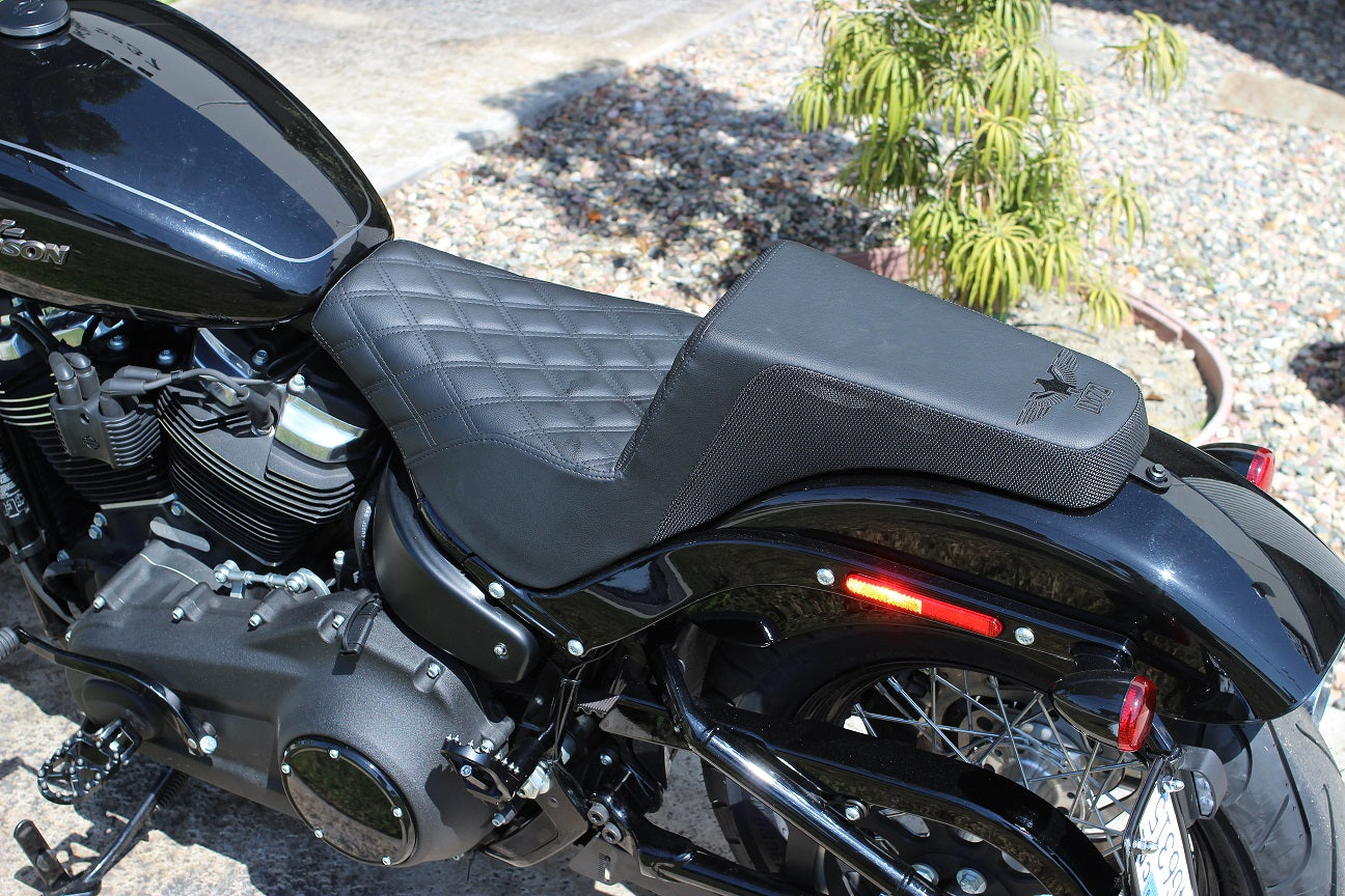 Imzz x Saddlemen Step-Up Seat for M8 FatBob FXFB/FXFBS