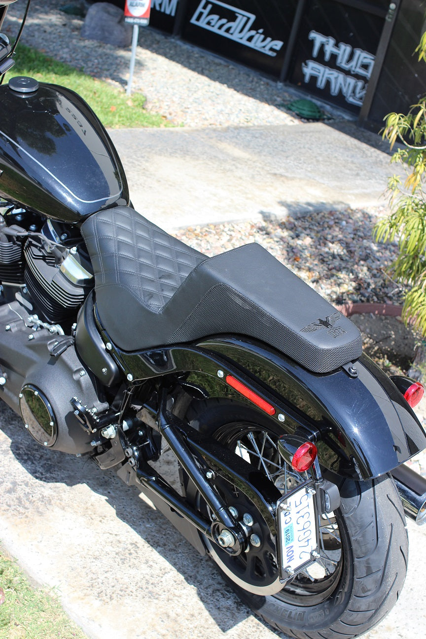Imzz x Saddlemen Step-Up Seat for M8 FatBob FXFB/FXFBS