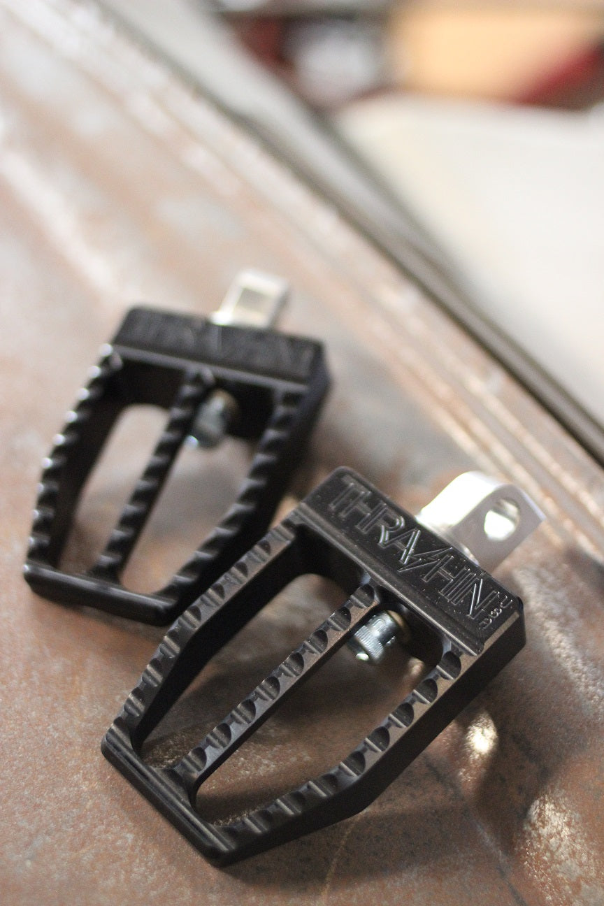 thrashin supply militant footpegs