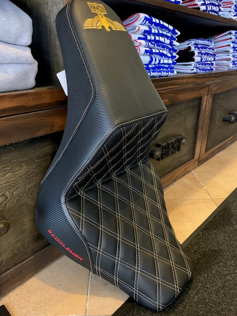 Imzz x Saddlemen Step-Up Seat for M8 FatBob FXFB/FXFBS