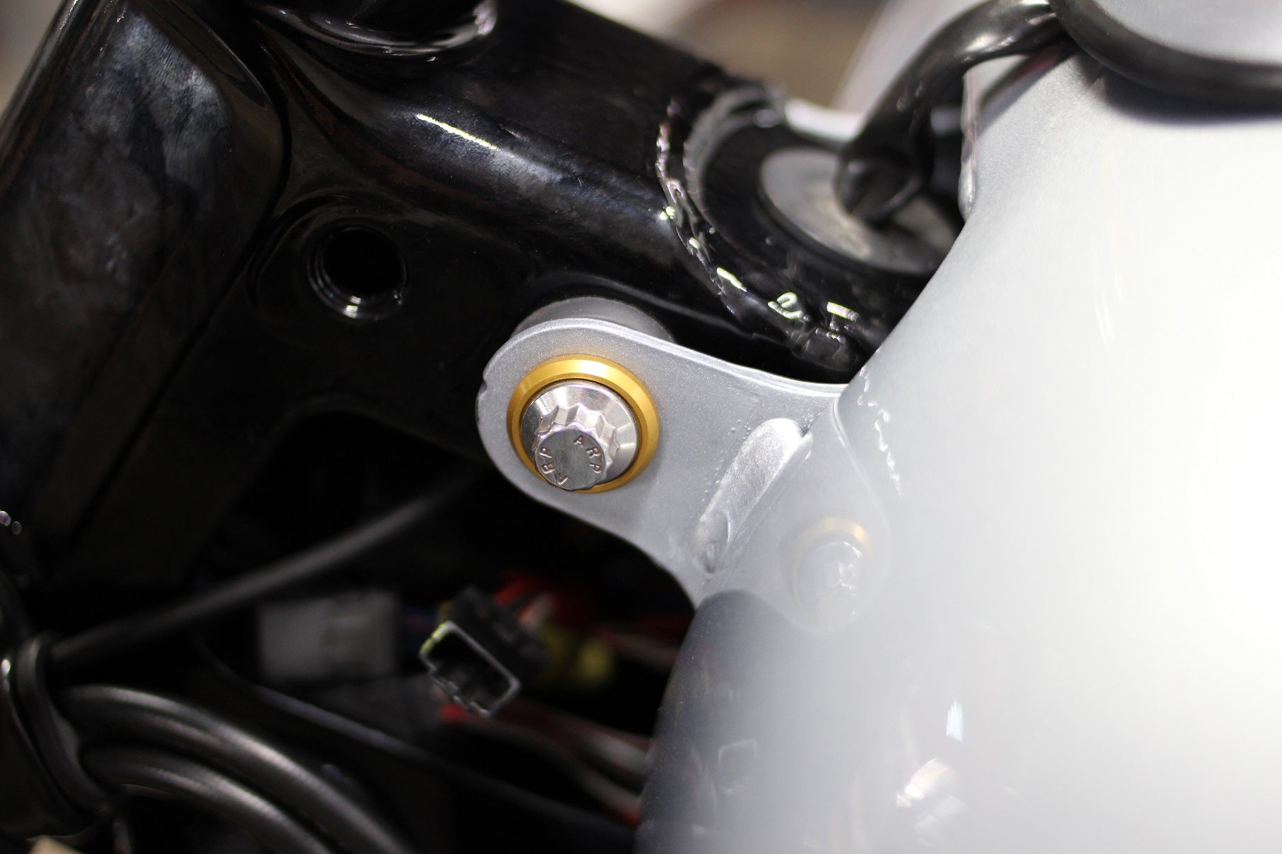 ARP M8 Softail Gas Tank Bolt Kit