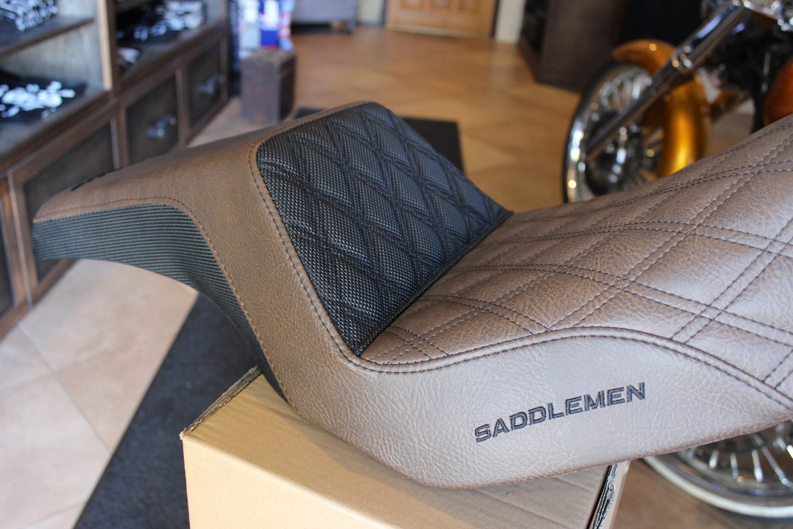 Imzz x Saddlemen Step-Up Seat For 1991-1995 Dyna – Imzz Elite