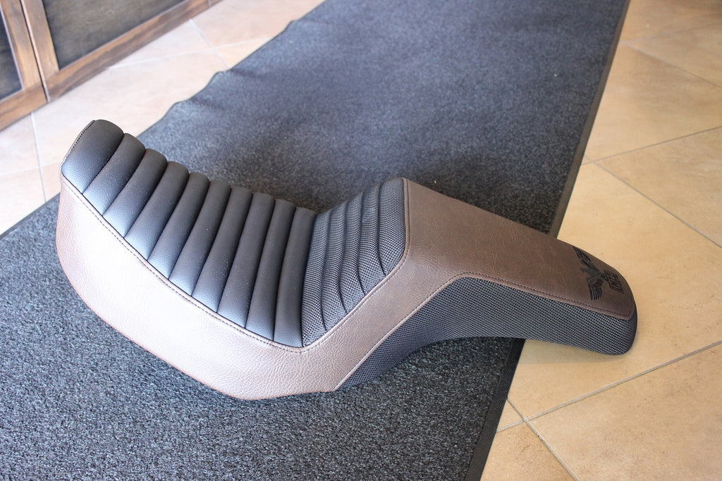 Imzz x Saddlemen Step-Up Seat for M8 FatBob FXFB/FXFBS