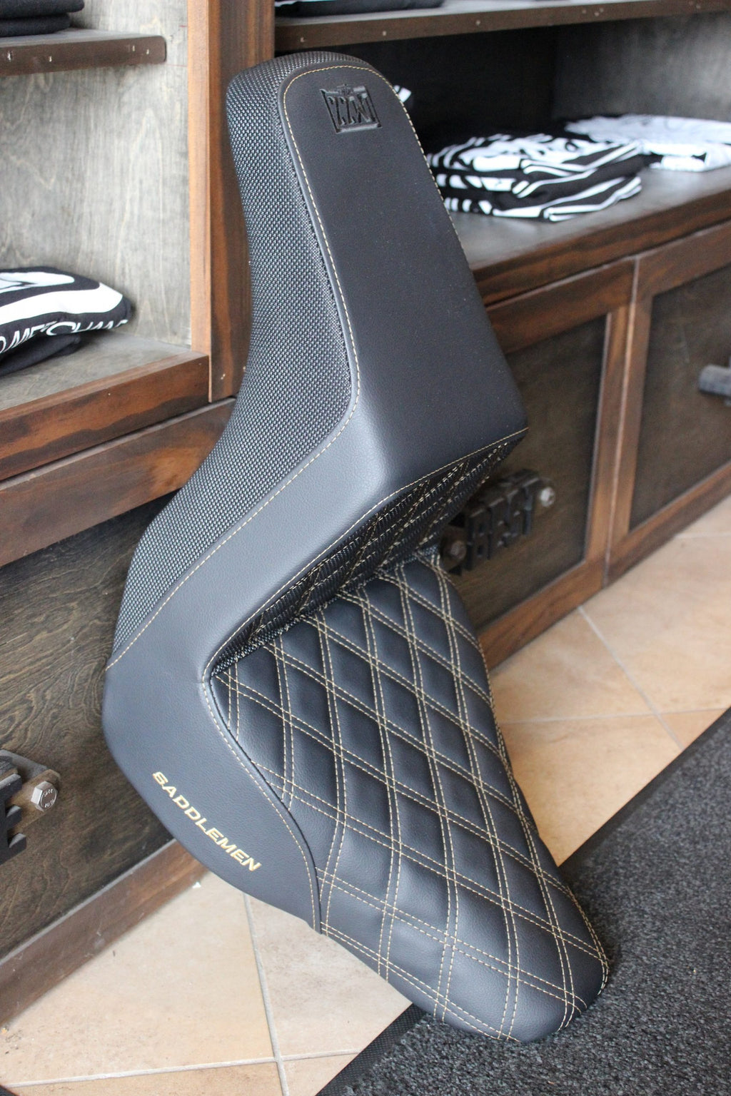 Imzz x Saddlemen Step-Up Seat for M8 FatBob FXFB/FXFBS