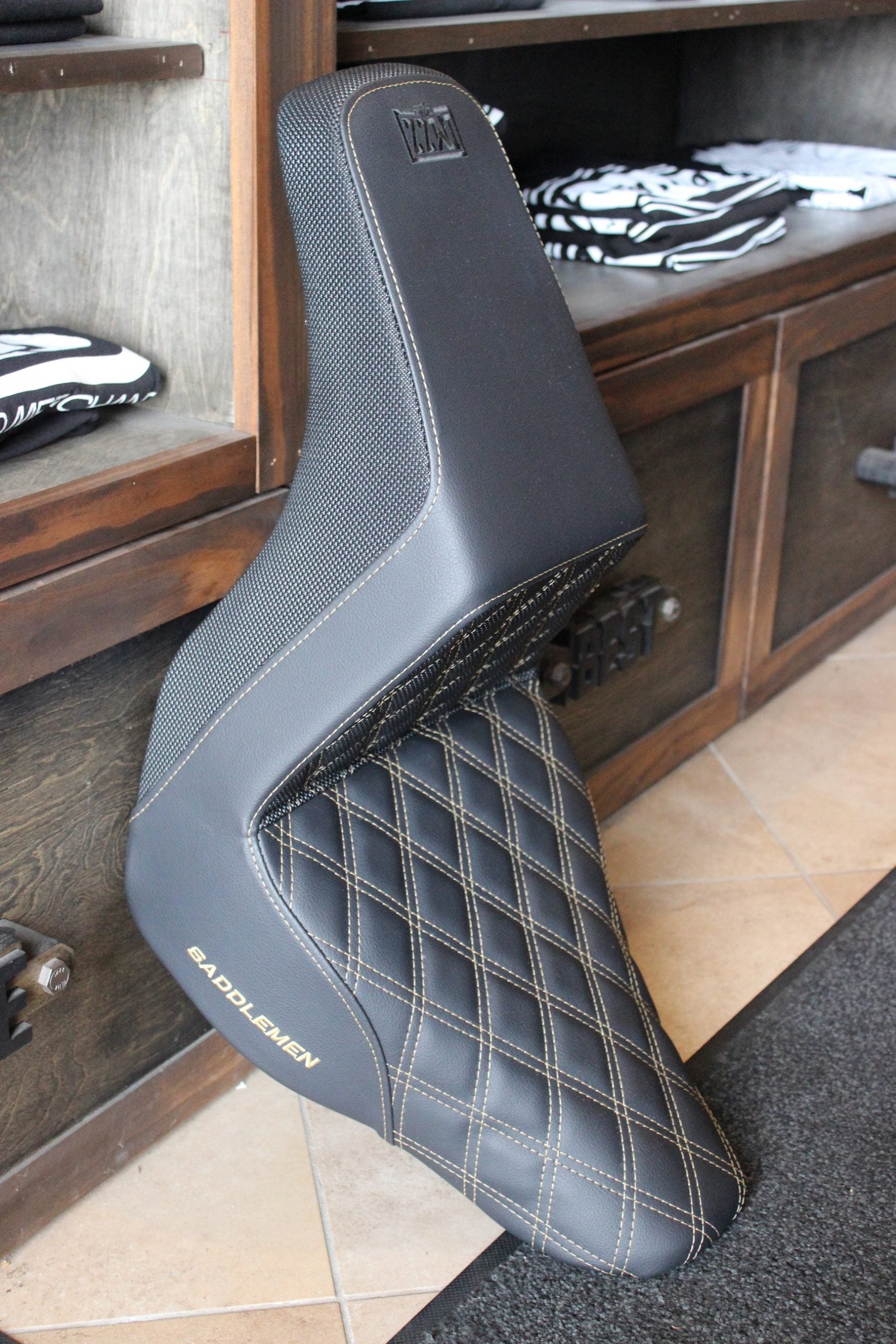 Imzz x Saddlemen Step-Up Seat for M8 FatBob FXFB/FXFBS