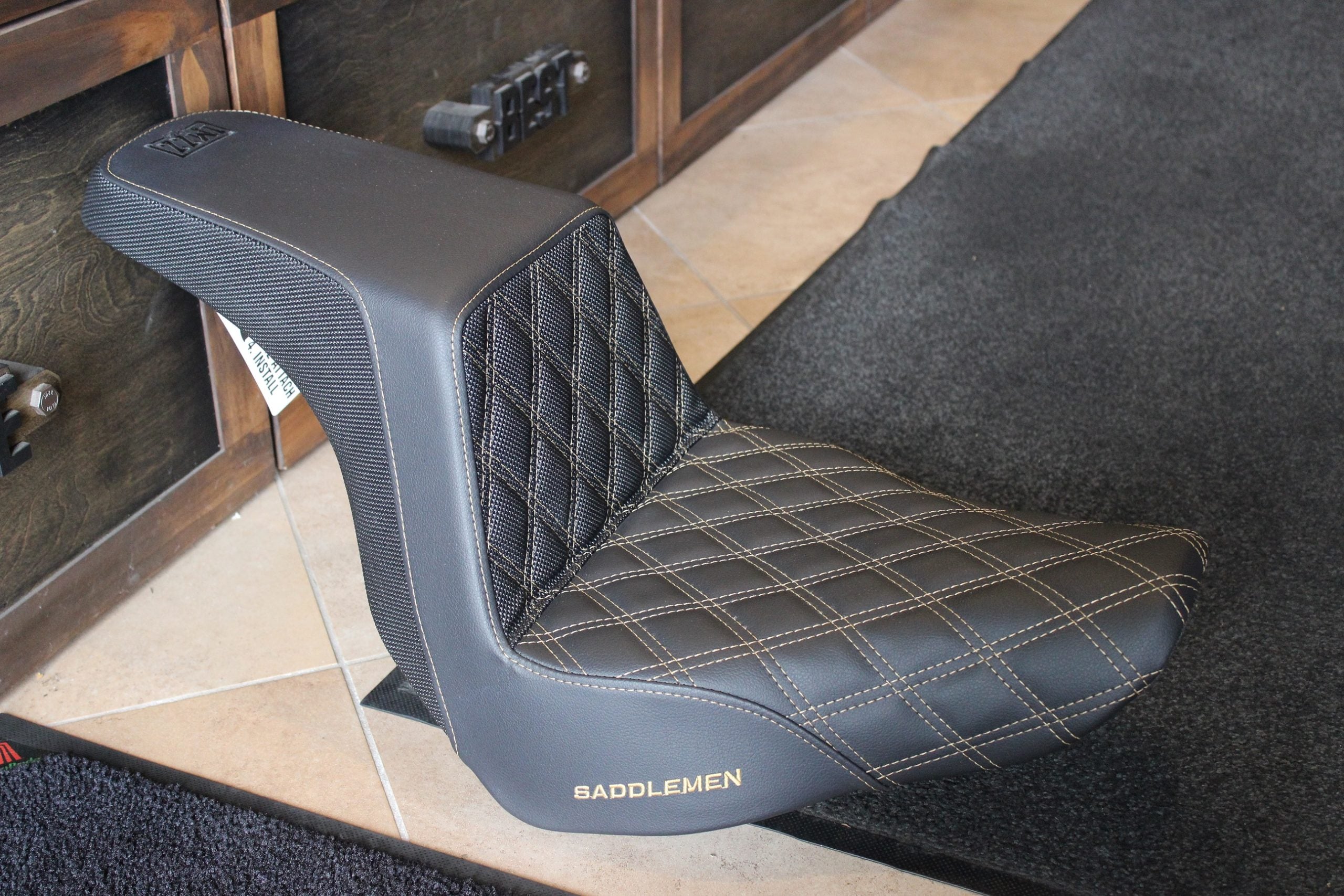 Imzz x Saddlemen Step-Up Seat for M8 FatBob FXFB/FXFBS