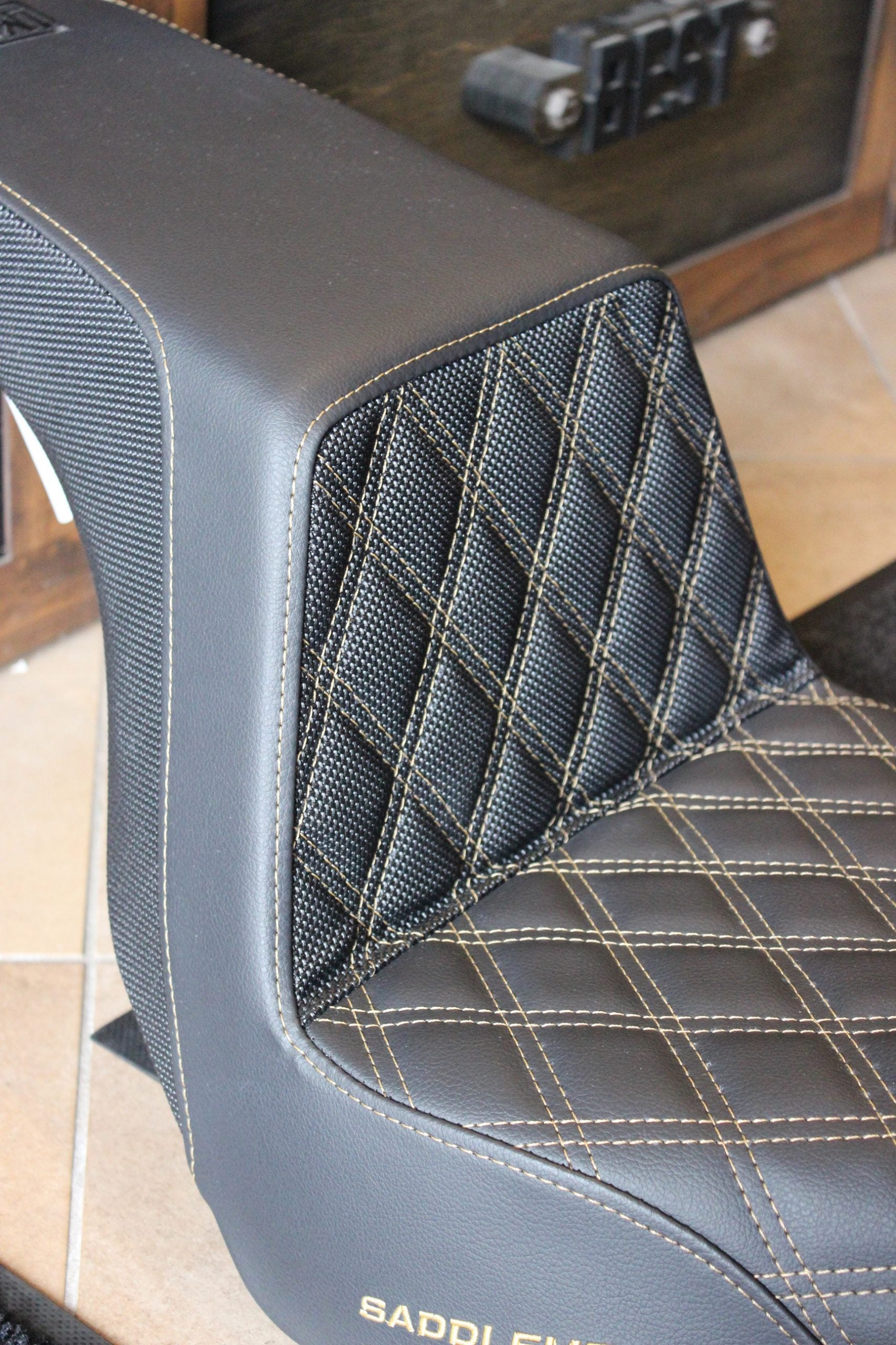 Imzz x Saddlemen Step-Up Seat for M8 FatBob FXFB/FXFBS