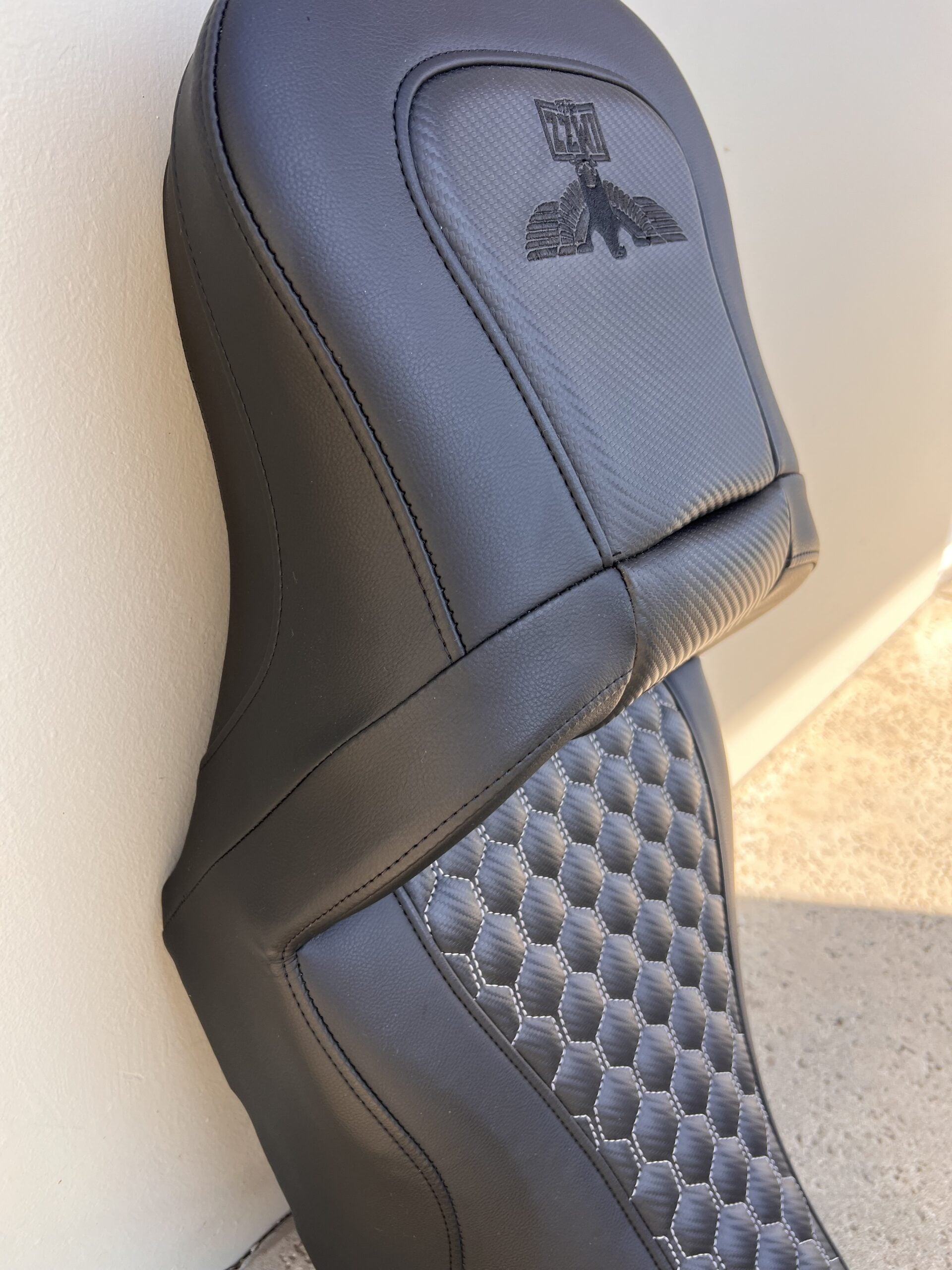 Imzz x Saddlemen Road Sofa w/Backrest for 23+ Bagger (EXT Reach)