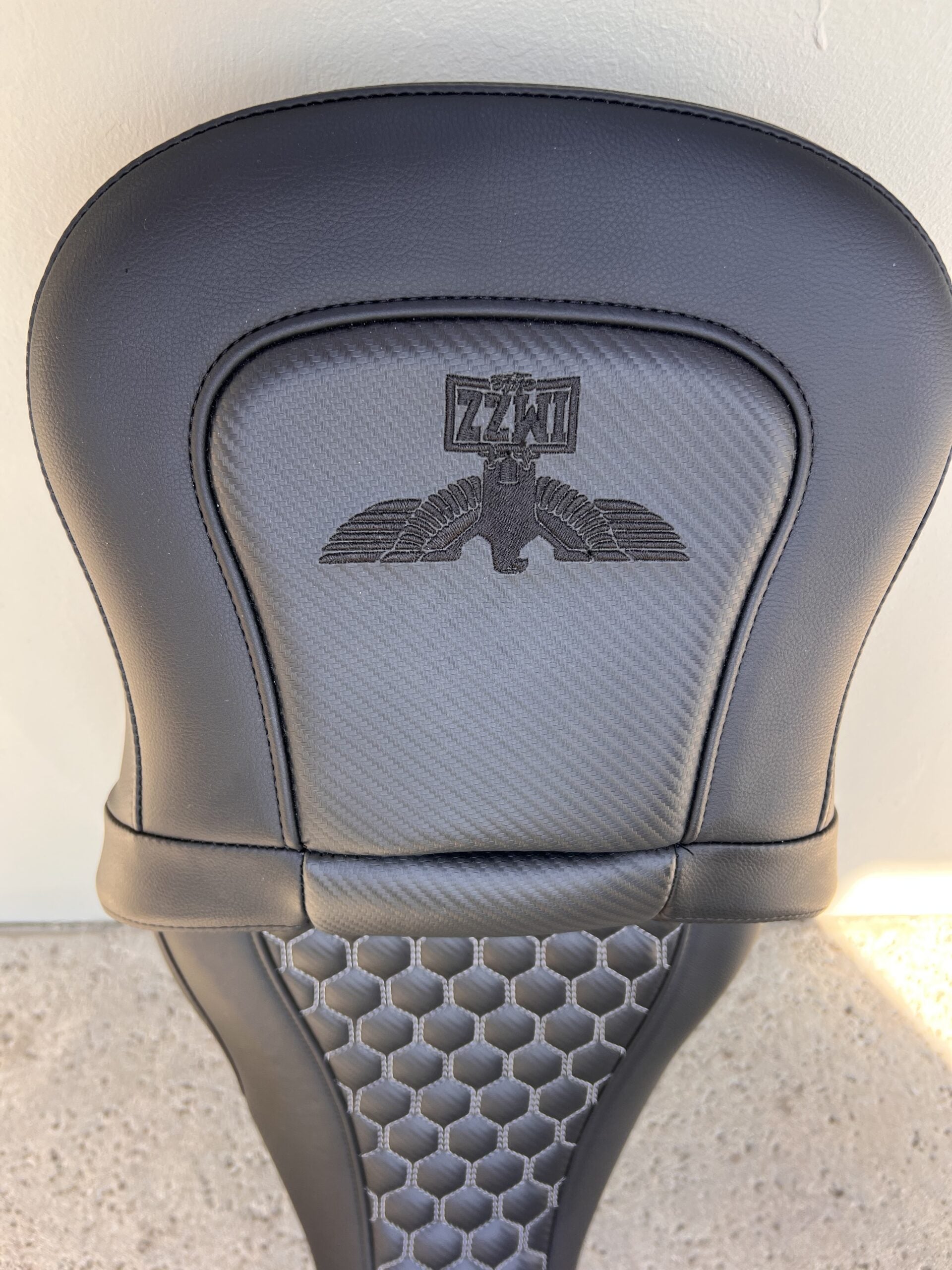 Imzz x Saddlemen Road Sofa w/Backrest for 23+ Bagger (EXT Reach
