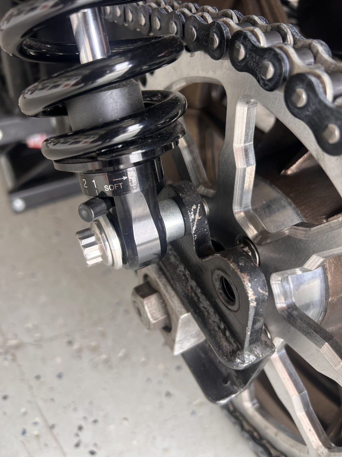 ARP 12-point bolts and nuts for Harley FXR rear shocks