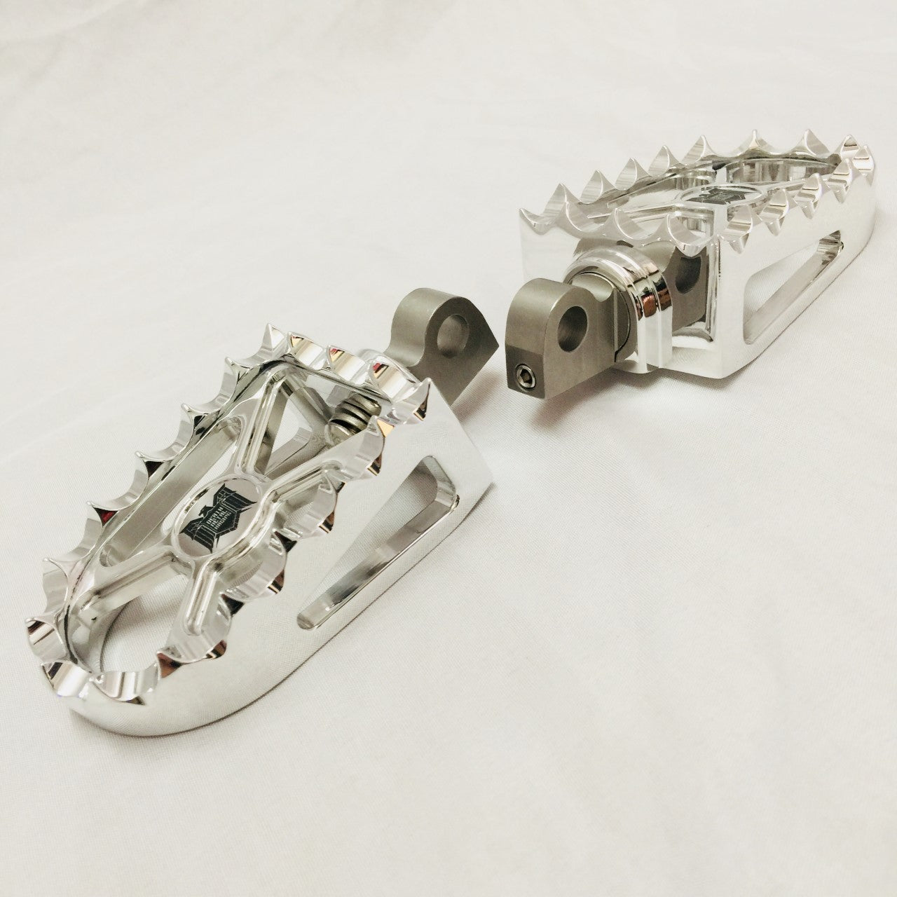 Boosted Brad DMR Bear Trap Footpegs