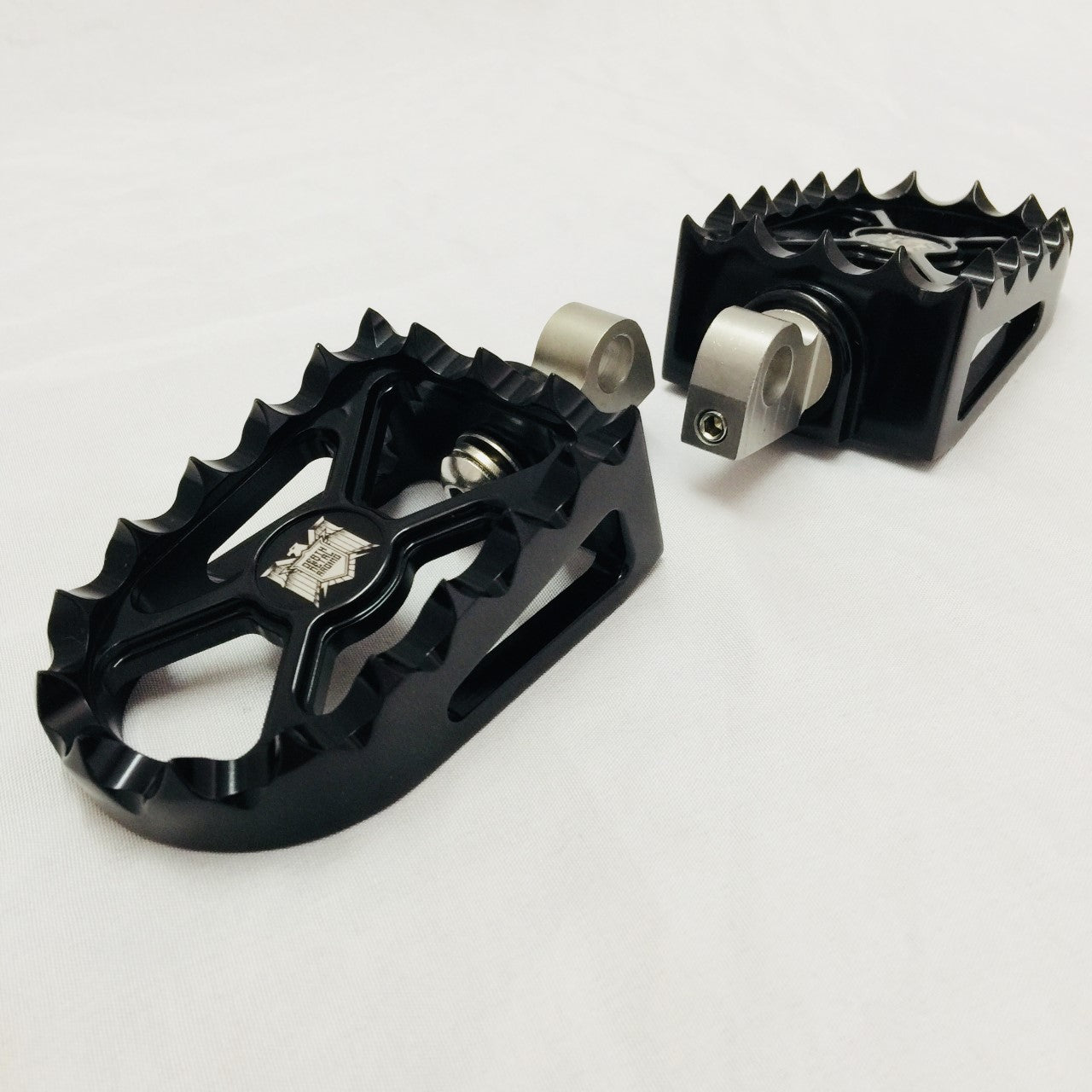 Boosted Brad DMR Bear Trap Footpegs