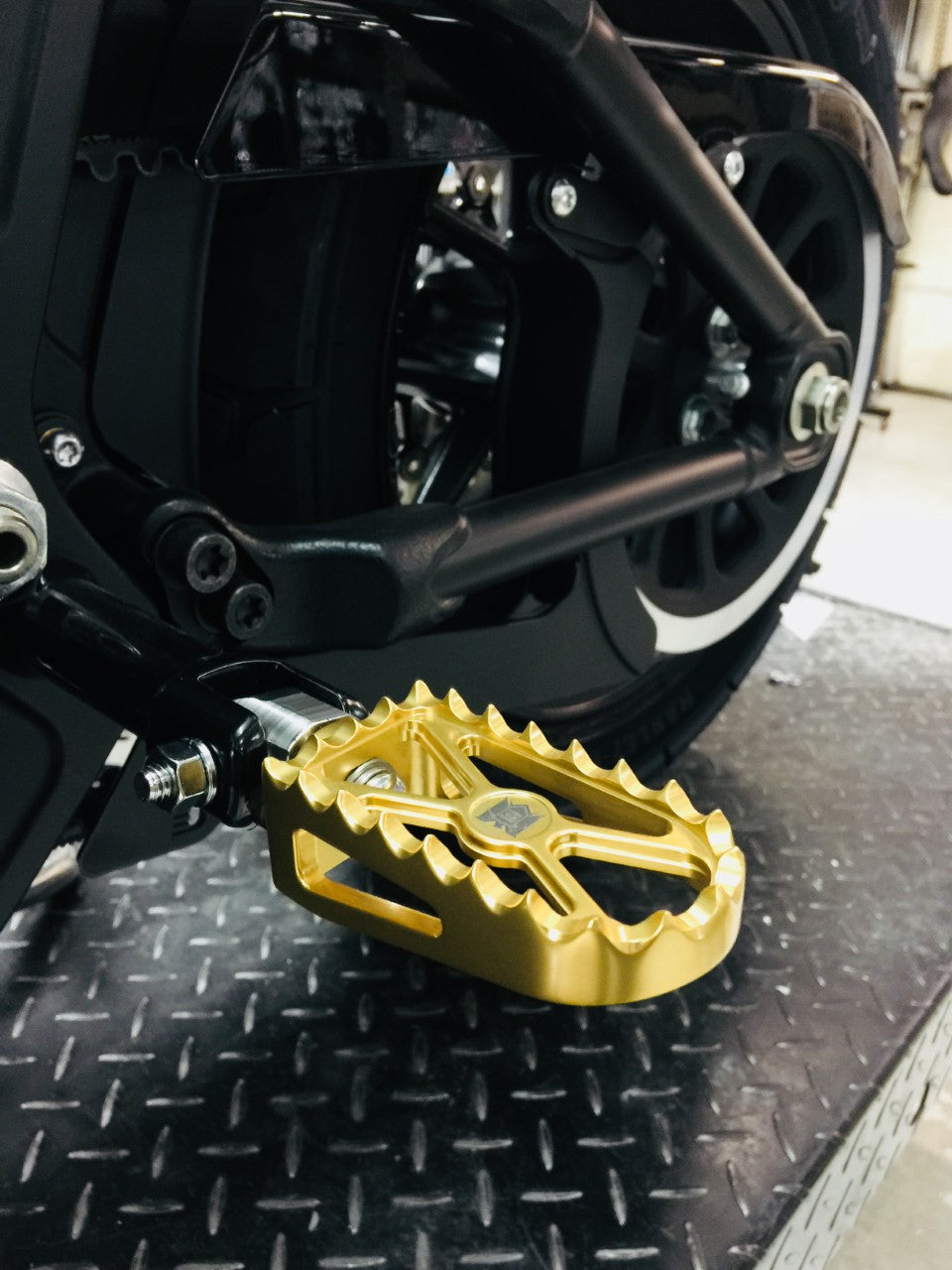 Boosted Brad DMR Mini Bear Trap Footpegs