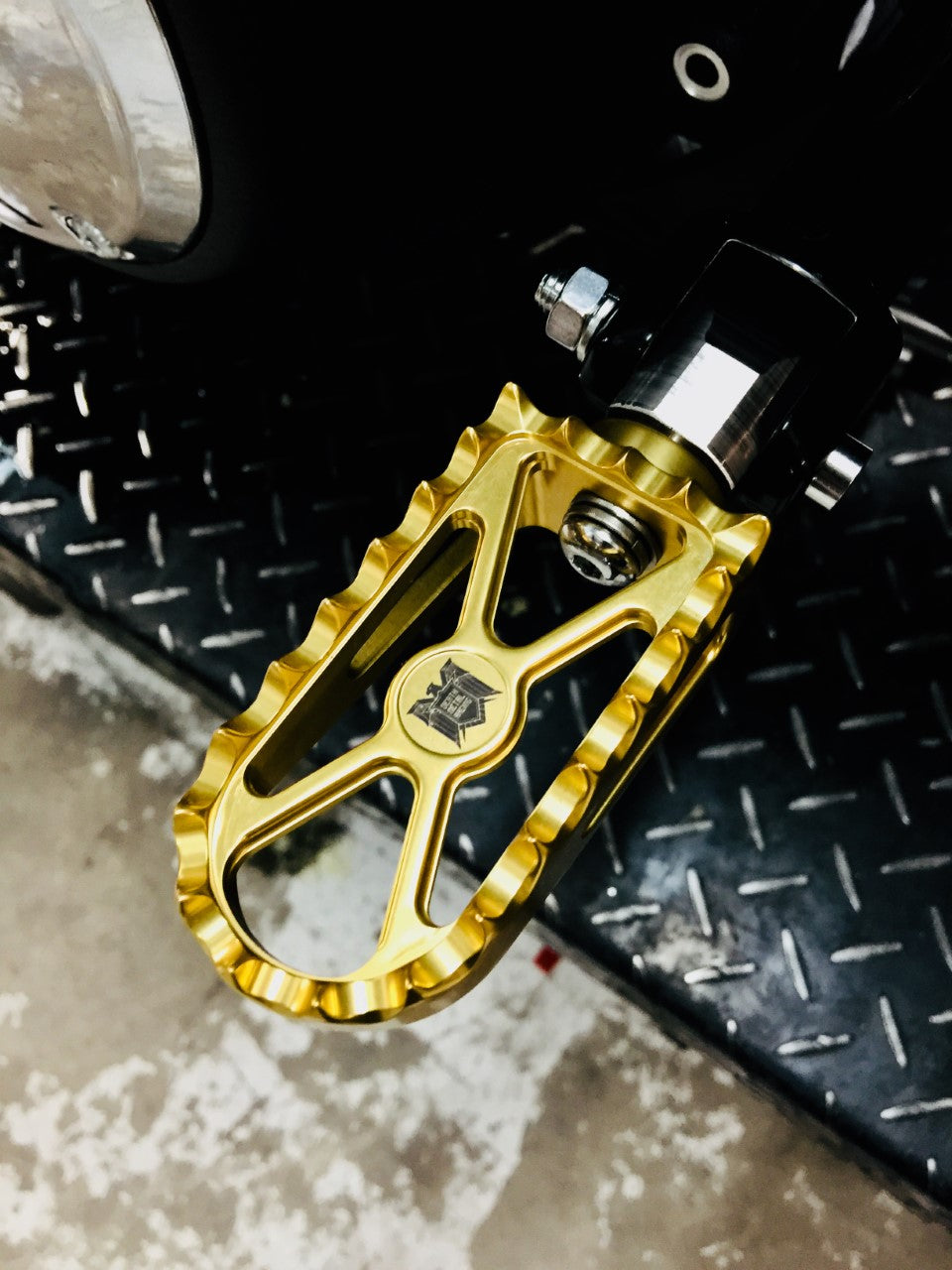 Boosted Brad DMR Mini Bear Trap Footpegs