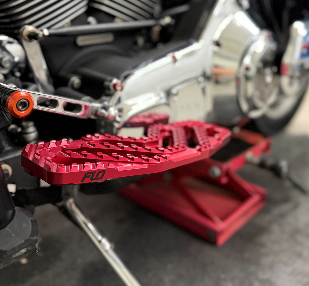 Flo Motorsports Savage V5 floorboards Harley Touring bagger