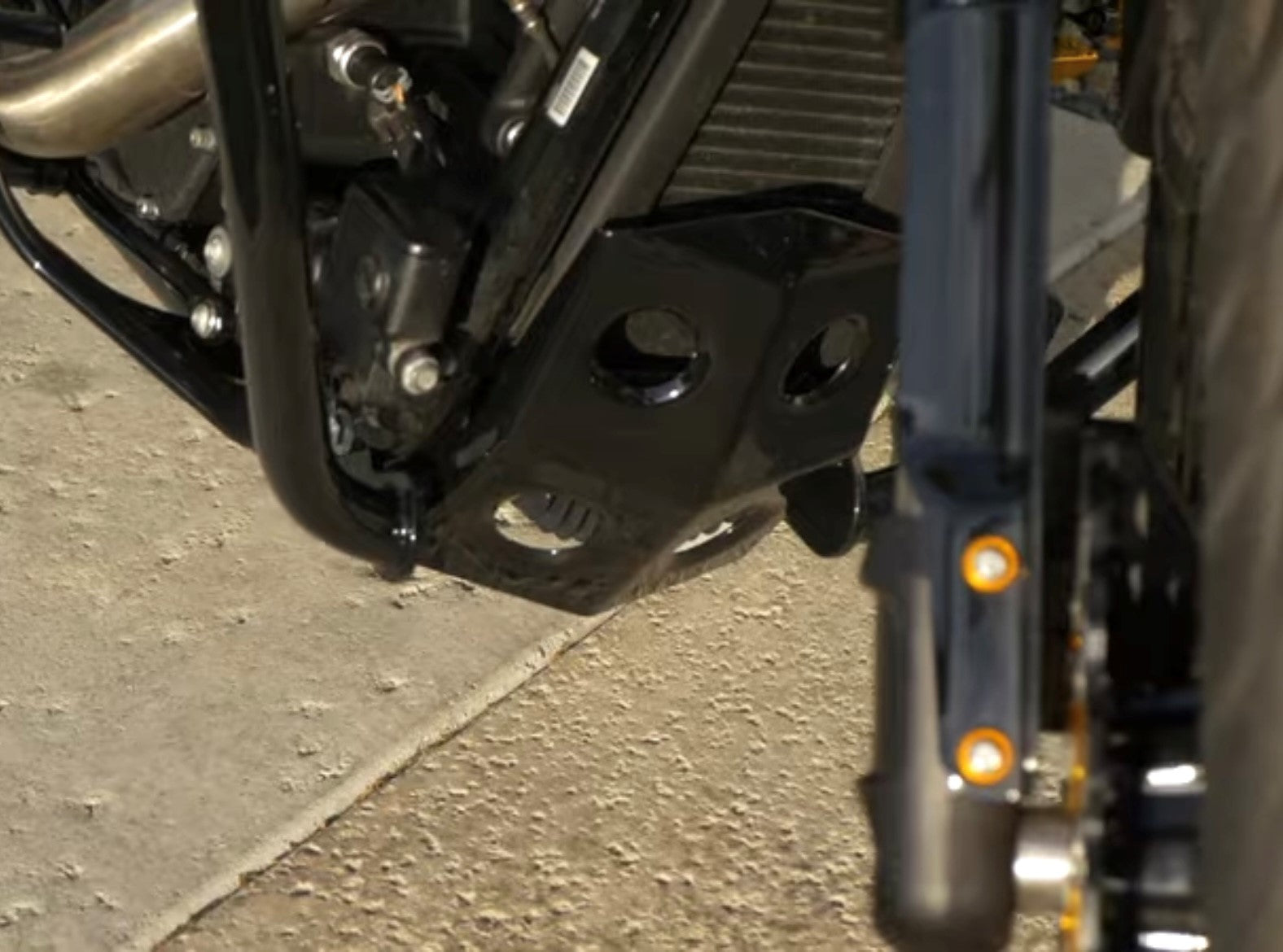 Imzz Elite M8 Softail Skid Plate