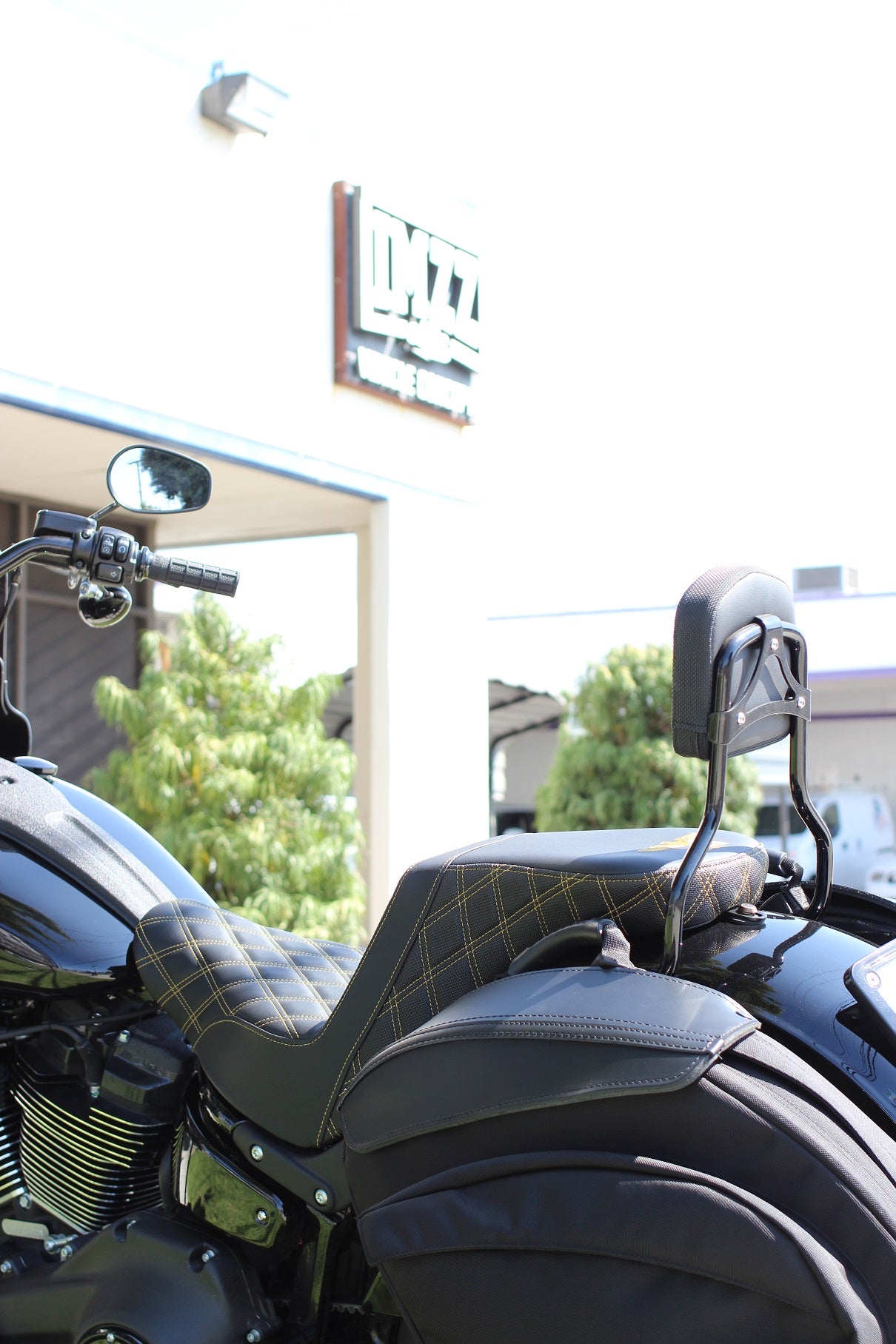 Imzz x Saddlemen TOUR step up seat Harley Road Glide Street Glide