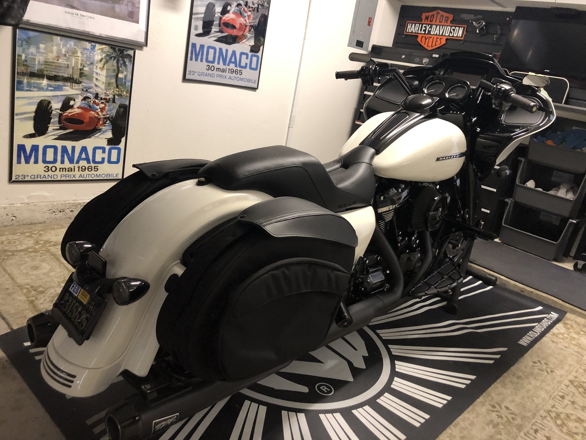 Kraus Motor Co Pro Series Seat for Touring Models