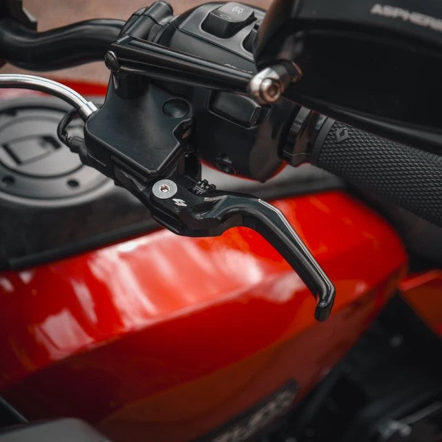 Kraus TALON levers installed on Harley Street Glide