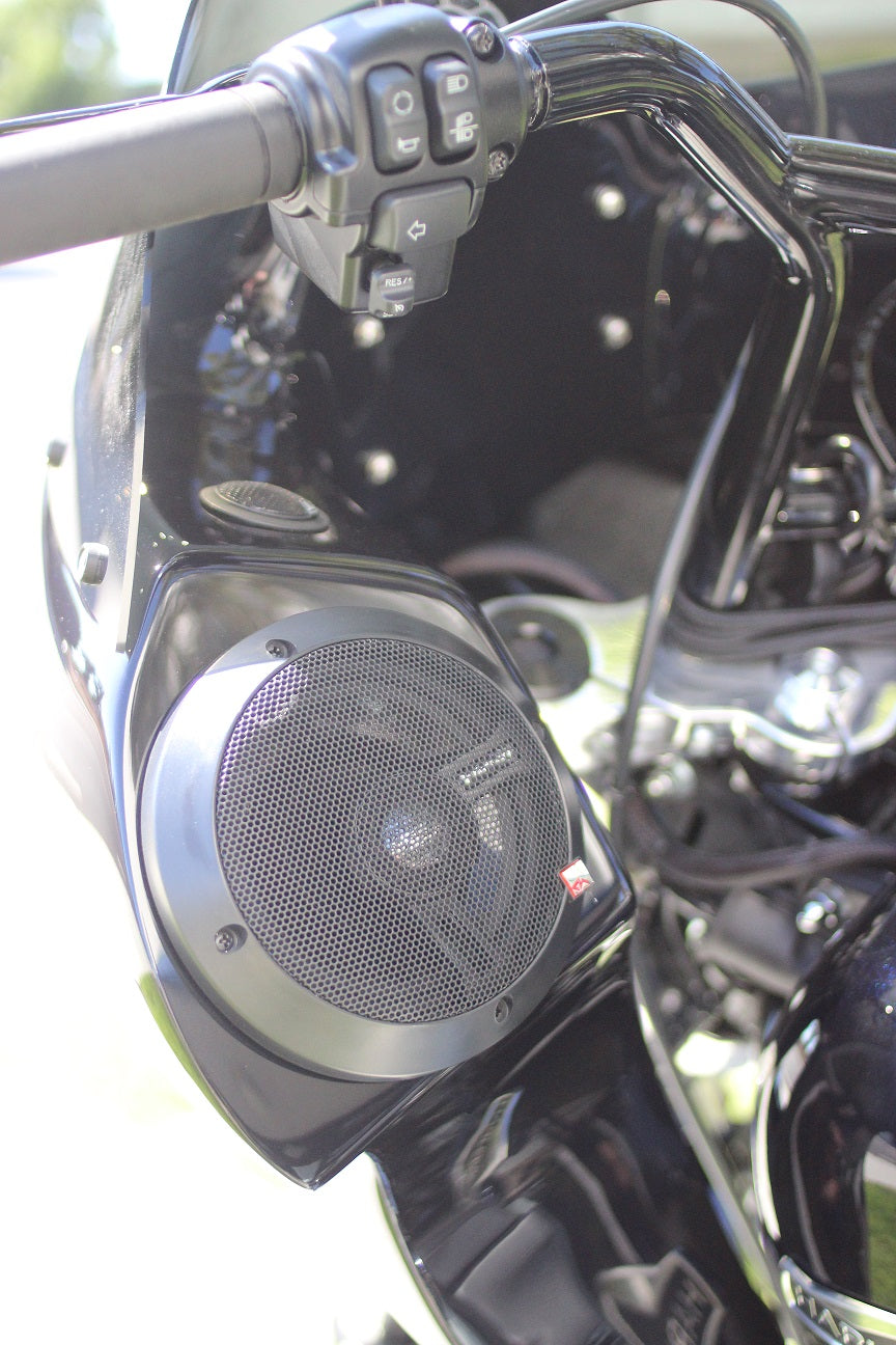 RWD FXRT fairing installed on Harley performance build