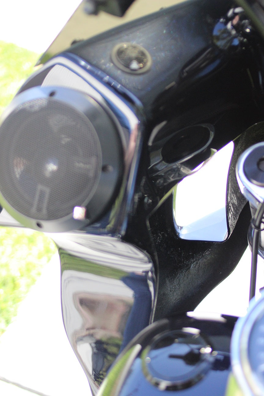 RWD FXRT fairing installed on Harley Dyna performance build
