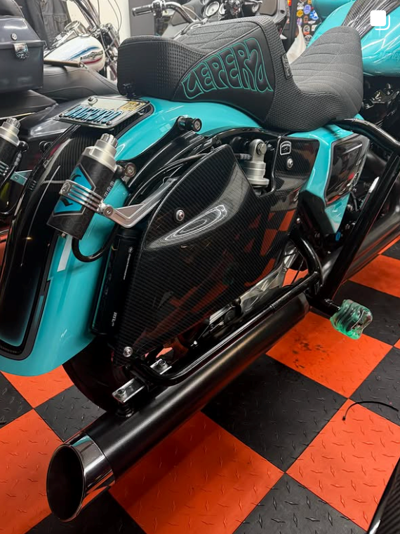 Santoro Chonies bag delete installed on Harley Road Glide