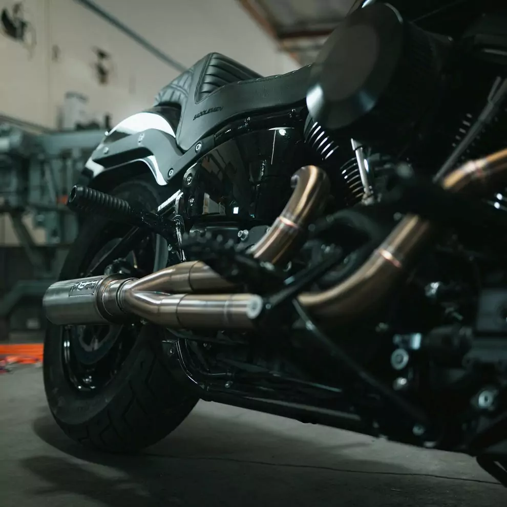 Fab28 M8 Softail Exhaust - Image 3