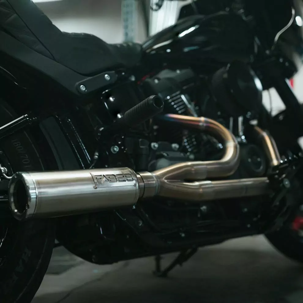 Fab28 M8 Softail Exhaust - Image 4