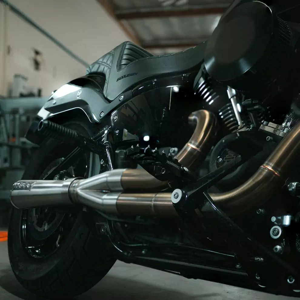 Fab28 M8 Softail Exhaust - Image 11